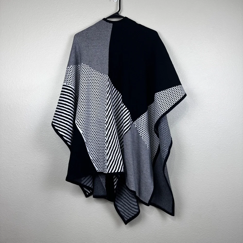 Chico's Geo Graphic Jacquard Poncho Cape One size - Picture 6 of 6